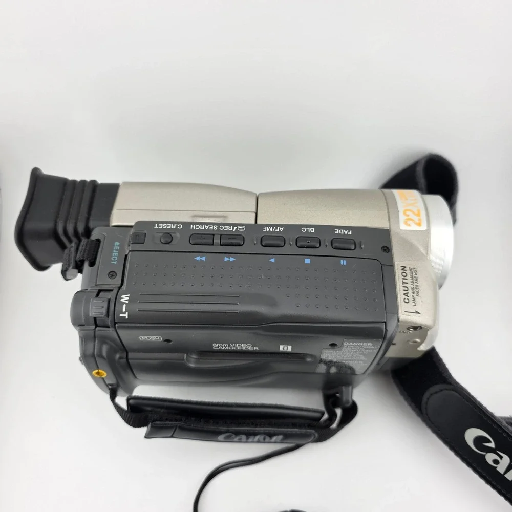 Canon Camcorder ES190 8mm NTSC Silver 22x Optical 440x Digital Zoom Tested Read